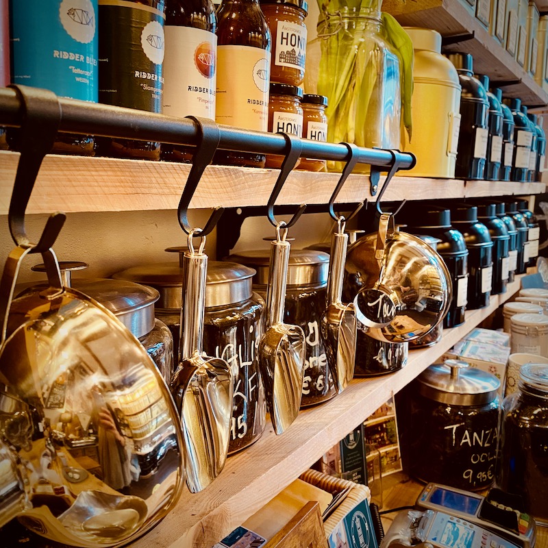 A close-up photo of tea scoops and funnels in tea shop Het Kleinste Huis van Amsterdam.